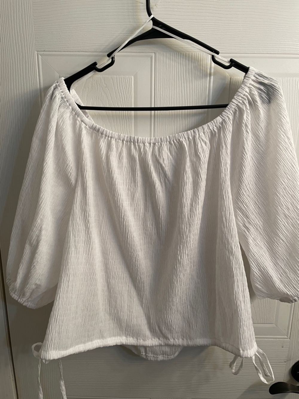 sofia by sofia vergara White Off-Shoulder Textured Peasant Blouse